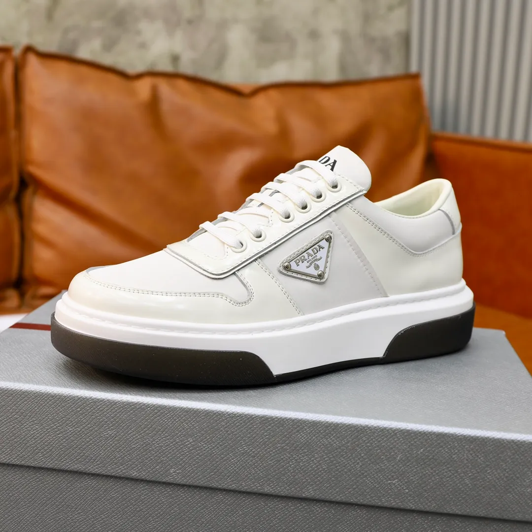 Men's shoes: 380 top original brand: PRADA (Prada) Standard code: Men's code 38/44 (45 can be customized) Grade: Same as the official website Material: Original cowhide, cowhide lining, original combination two-color wear-resistant soft outsole Style category: casual sports version, young fashion, European and American trend, British style Color: actual picture color
